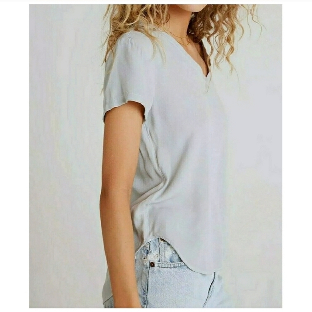 Anthropologie Cloth & Stone Light Blue V-Neck Short Sleeve Hi Lo Tee - XS